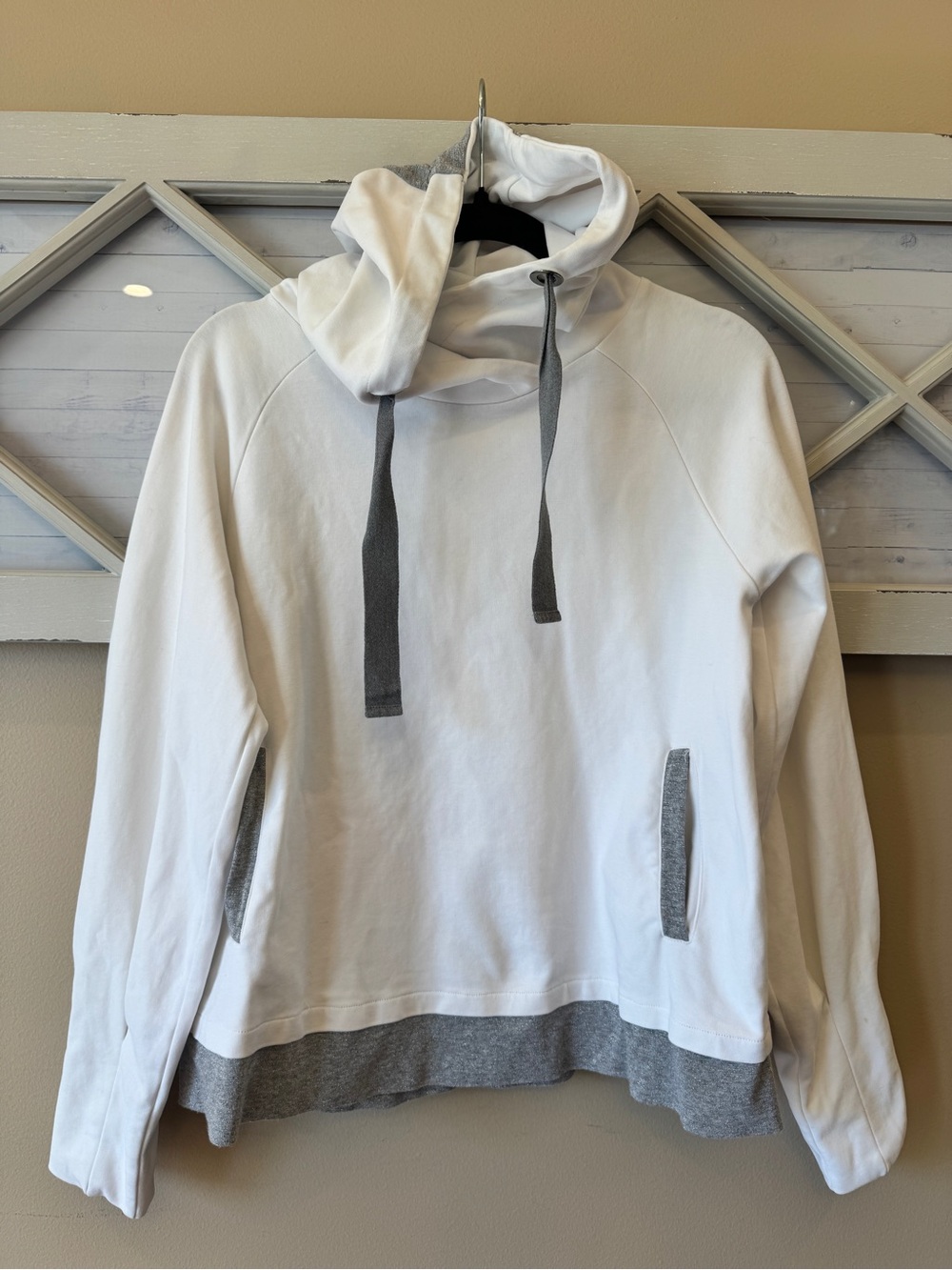 Eleventy Made In Italy hoodie white with‎ gray trim size small. Cotton.
